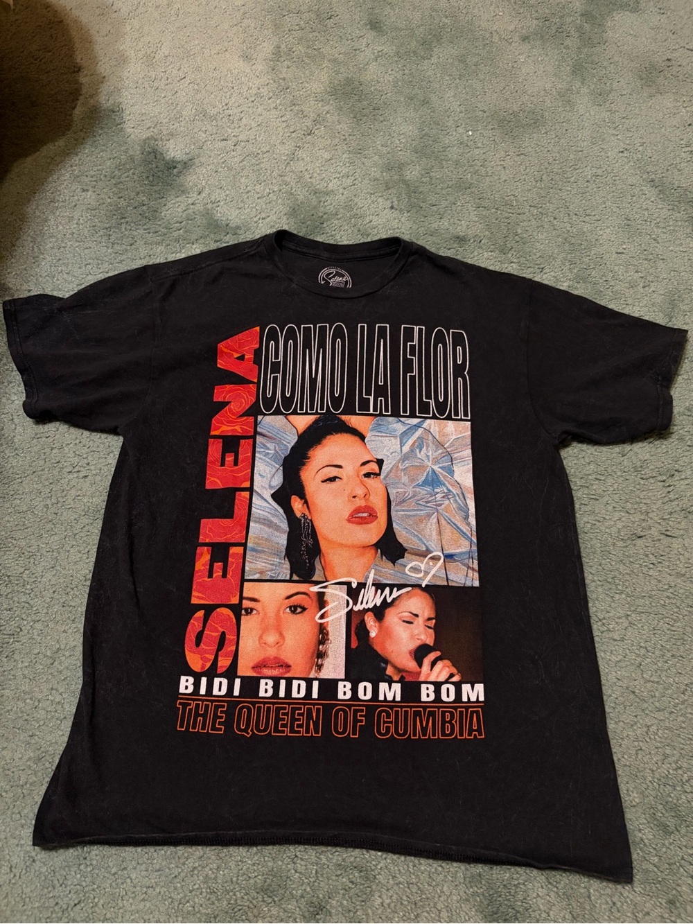 Selena "Como La Flor" Graphic Tee